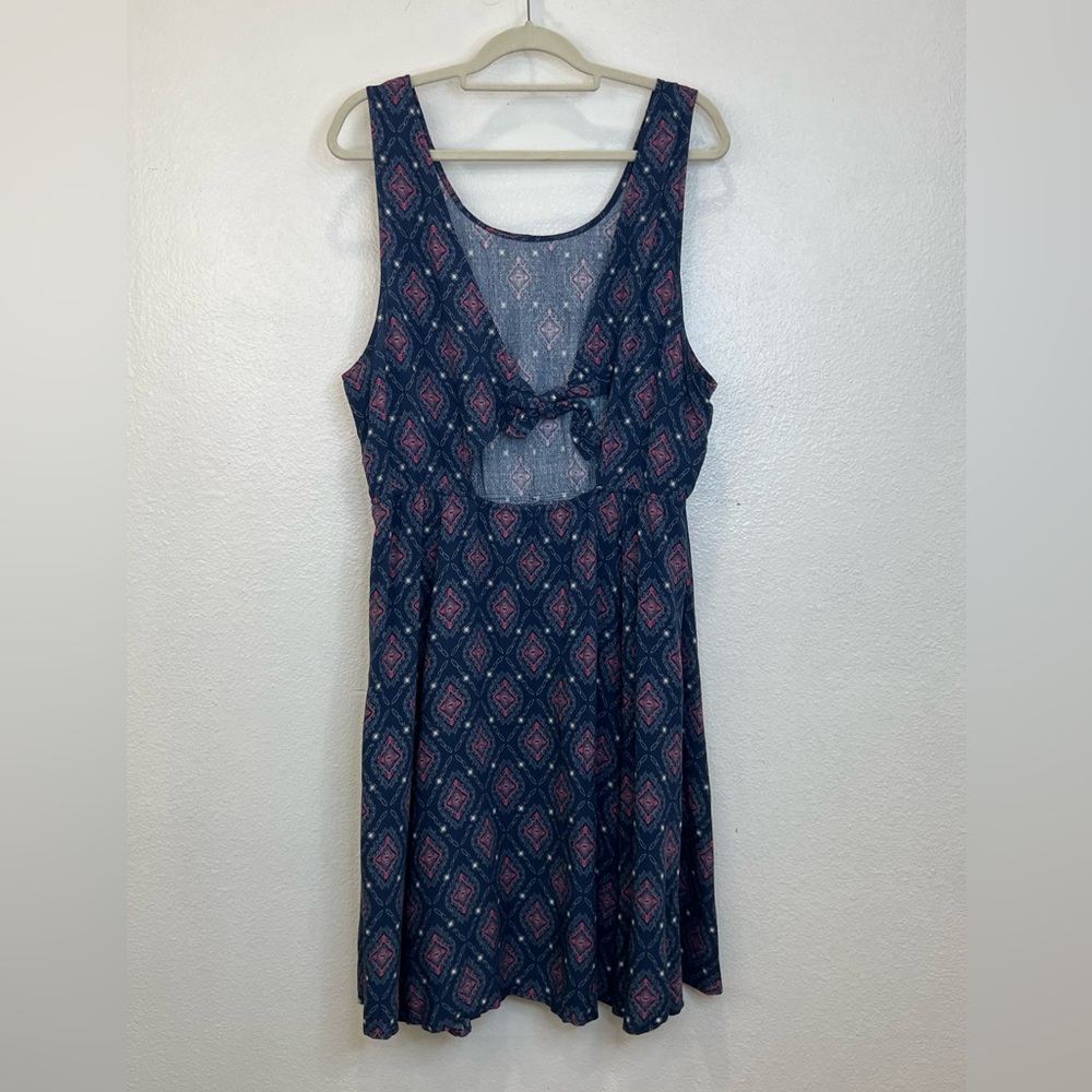 NWT TORRID Navy Blue with Red Medallion Tie-Back Challis Sleeveless Dress Sz 2X - Picture 3 of 8